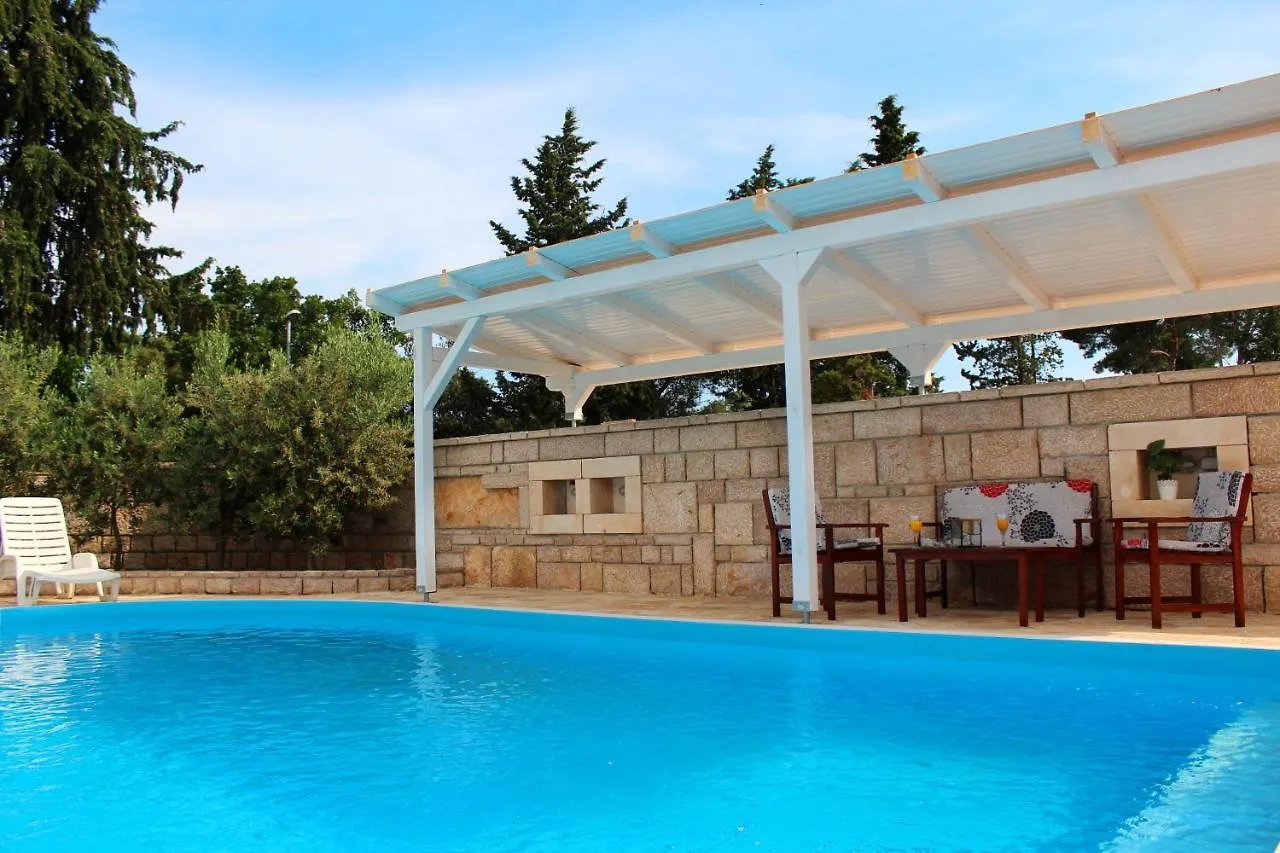 Villa Daria Pakostane 0*,  Croatia